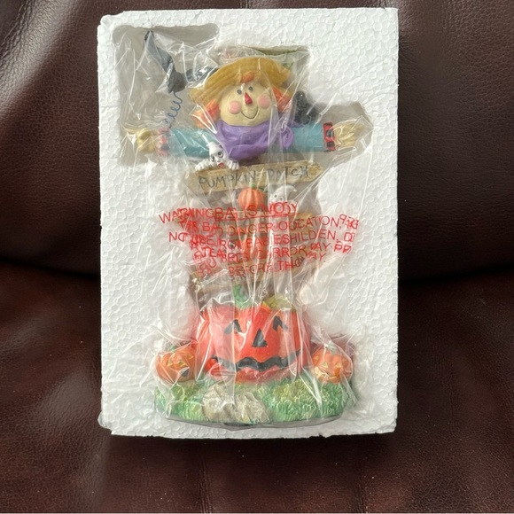 Scarecrow with Ghosts and Jack O’ Lanterns - Vintage Halloween Figurine - Picture 15 of 16